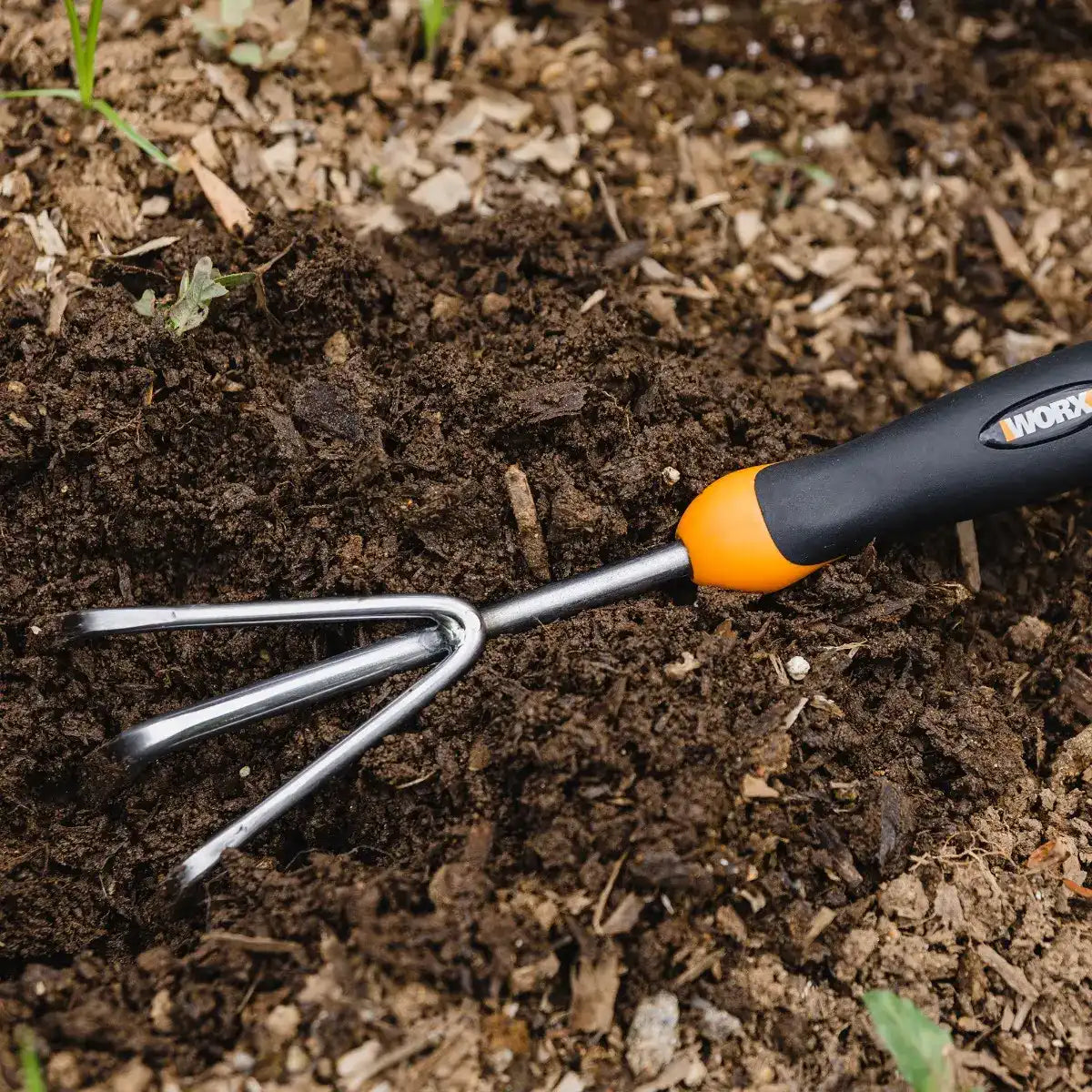 3-tine hand garden cultivator