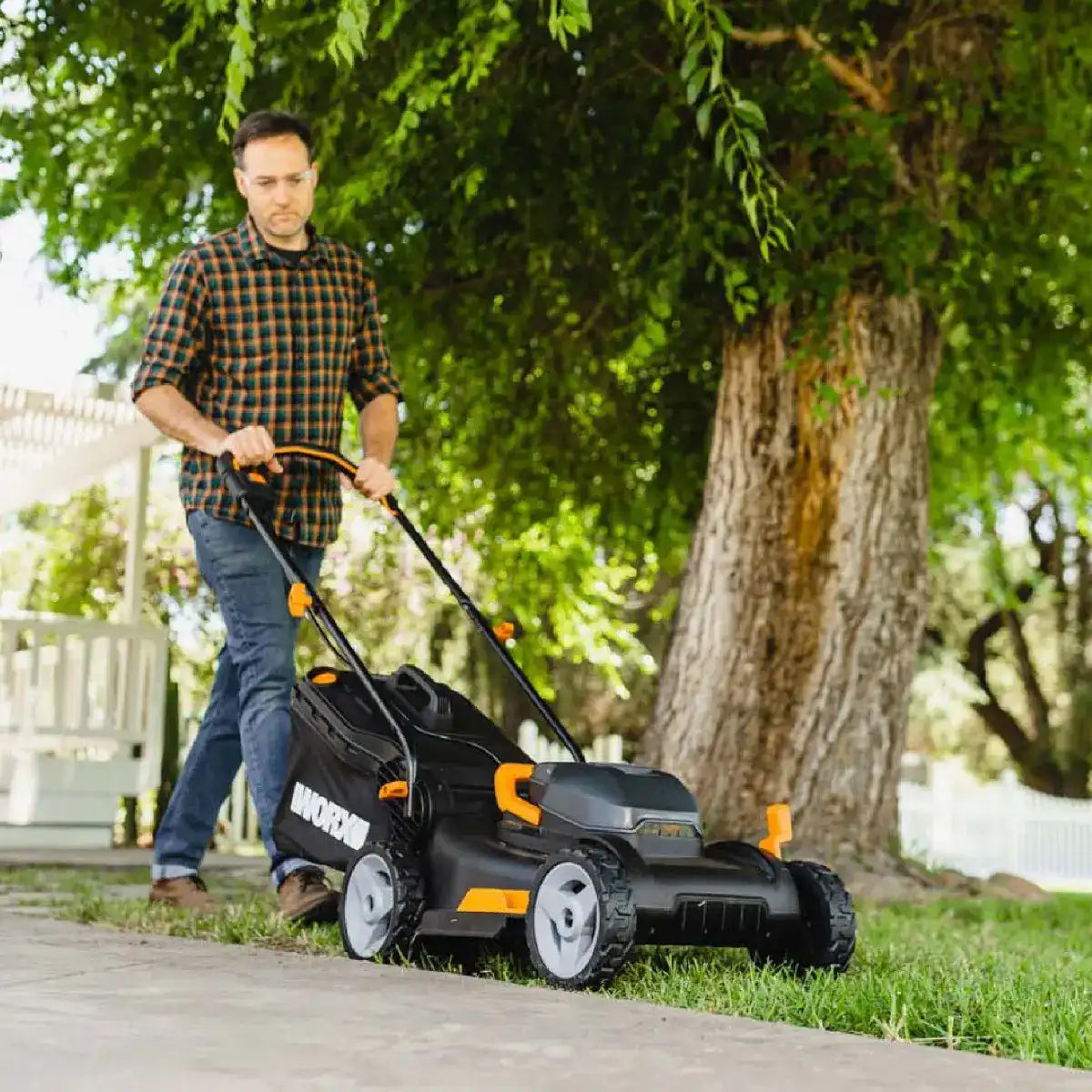 40V Power Share 4.0Ah 17" Cordless Lawn Mower