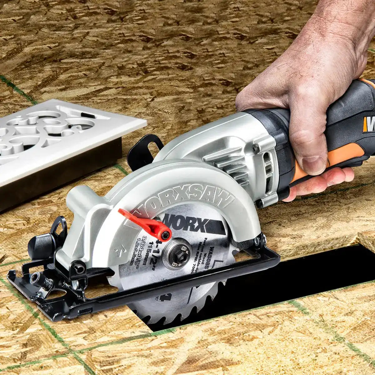 4-1/2" WORXSAW 4 Amp Compact Circular Saw
